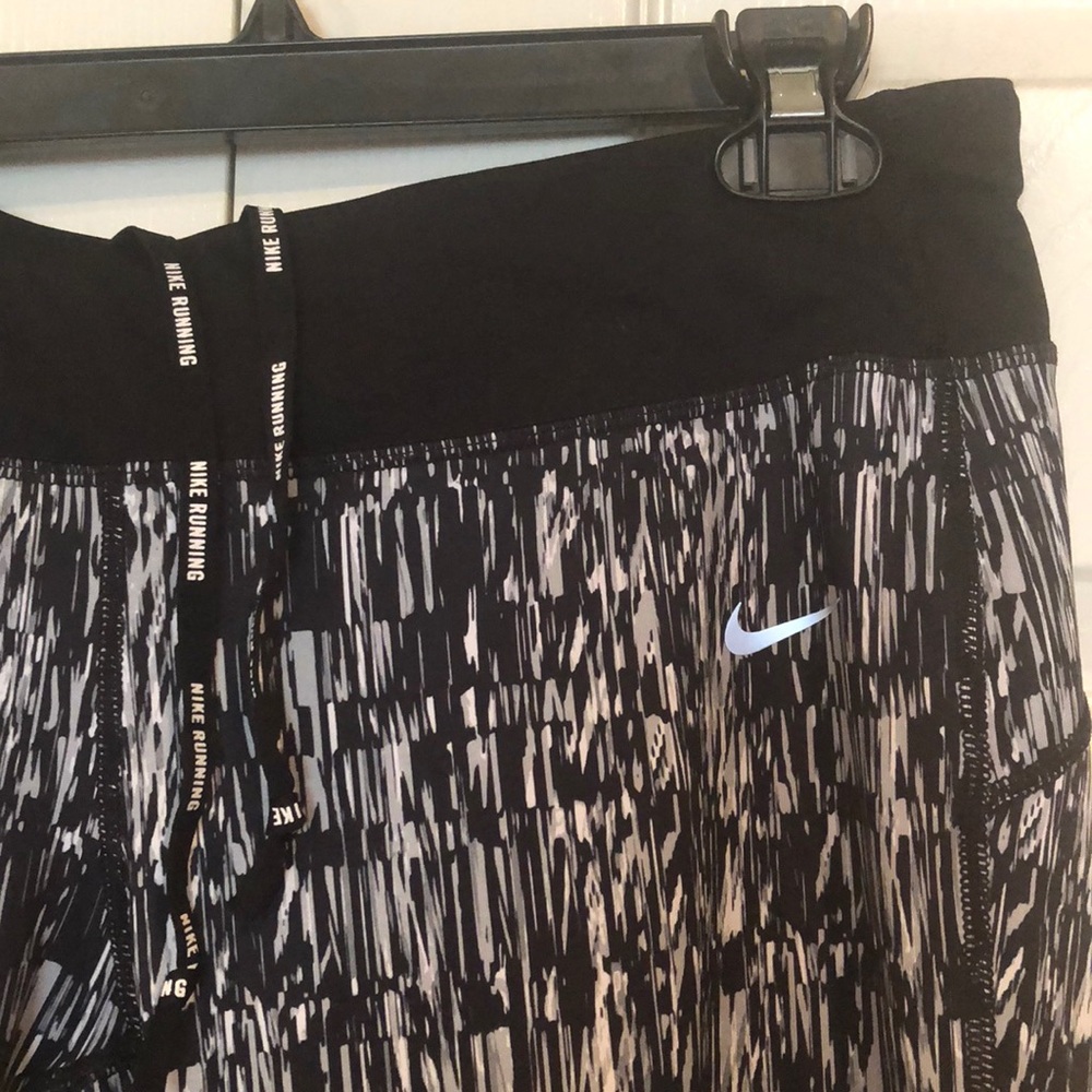 Nike crop leg work out pants